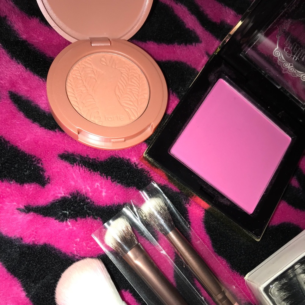 Makeup - Picture 5 of 5